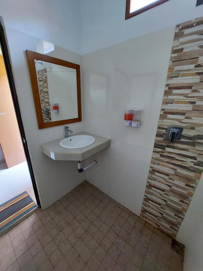 Oasis Hotel Ampana Екстериор снимка